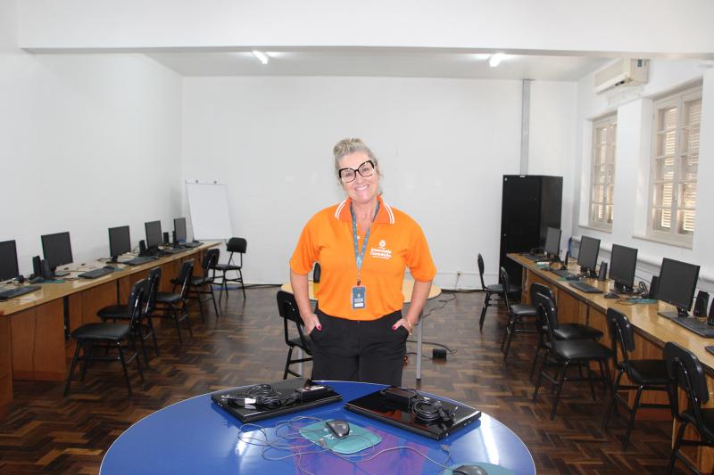 ‘Profe Fabi’ completou 30 anos como professora de Informática