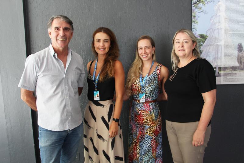Juliana e Carolina visitaram o JDI nesta quarta-feira, onde foram recebidas pelo diretor Alan Caldas e pela gerente Angela