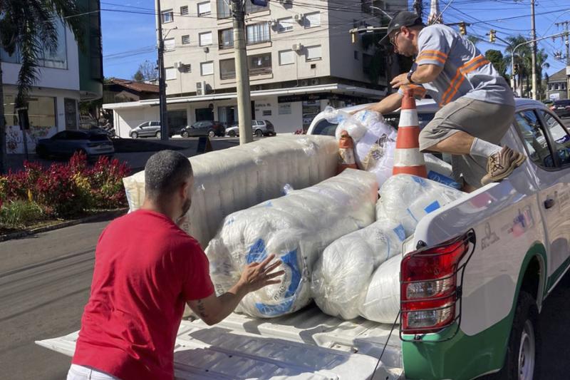 Defesa Civil de Dois Irmãos faz novas entregas de doações a cidades atingidas