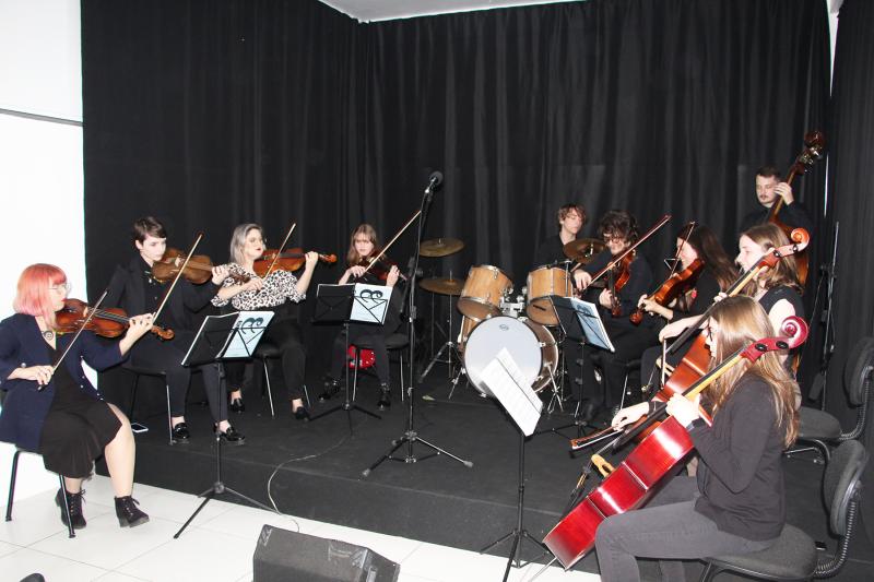 Belíssima apresentação da Caxias Ensemble Orchestra encantou o público