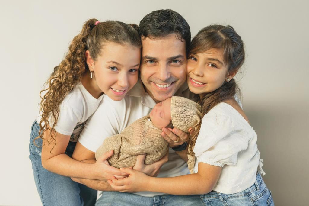 João Paulo Fischer com as filhas Maíra, Sofia e Amanda (Foto: Debora Machado)