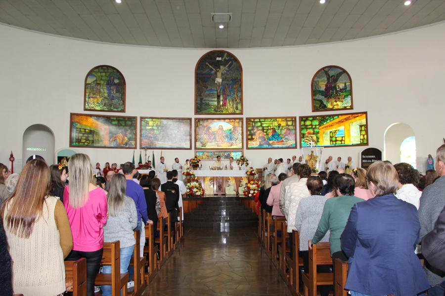 Missa lotou a Igreja Matriz São Miguel