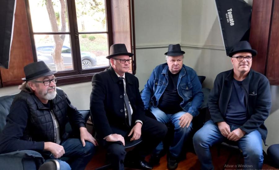 Nilzo Müller, Celso Schneider, Rubem Schneider e Adroaldo Fleck, no estilo The Blues Brothers