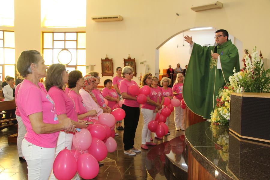 Padre Alexsandro abençoou grupo de voluntárias