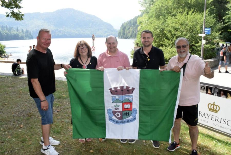 Presidente da Rota Romântica alemã, Jürgen Wünschenmeyer, com Terezinha, deputado Elton, Jerri e deputado Victorino 