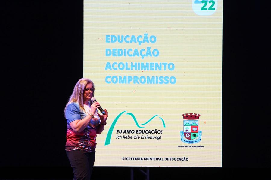 Secretária Denise agradeceu aos educadores pelo ano de 2022