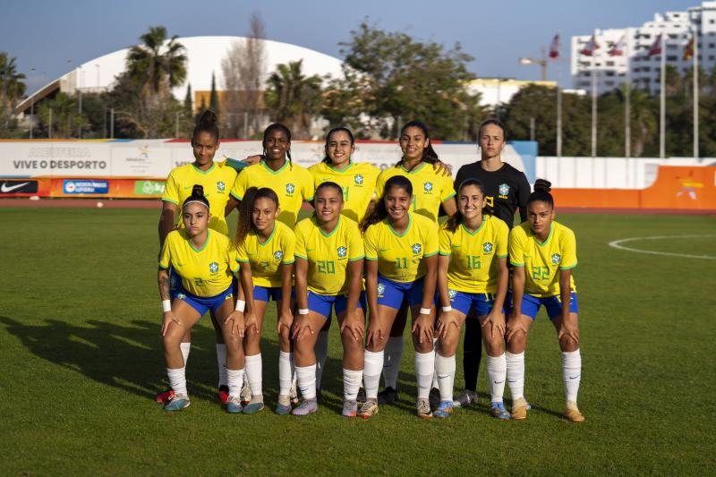 Josiane Bencke, de Dois Irmãos, foi a goleira titular no jogo contra Portugal, que terminou 5 a 0 para o Brasil