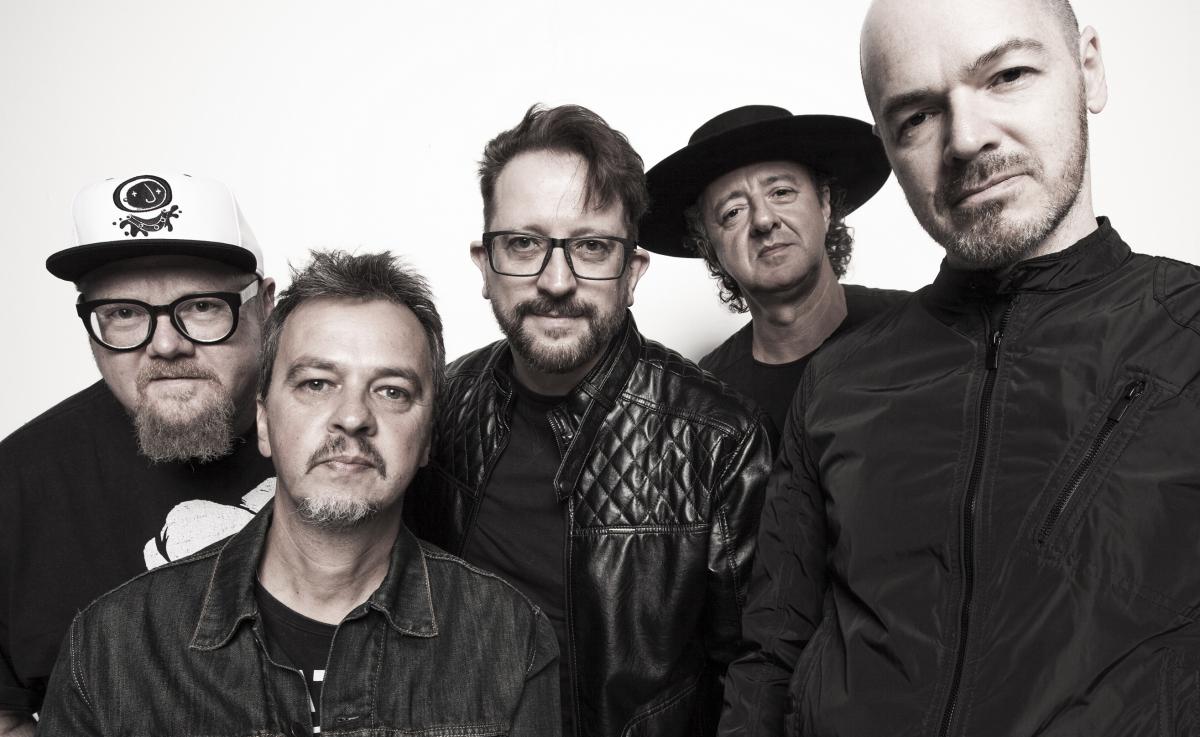 Sábado, às 19h, tem show com a banda Nenhum de Nós Sábado, às 19h, tem show com a banda Nenhum de Nós