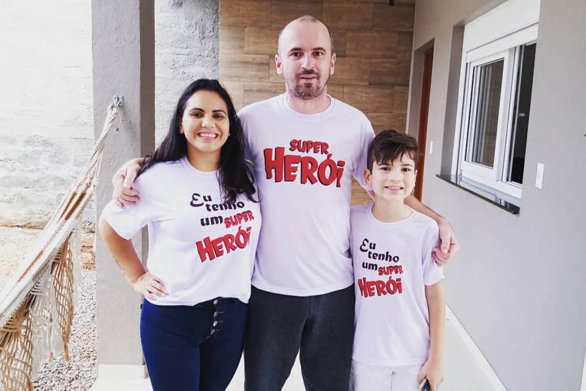 Loehder com a esposa Daiana e o filho Lorenzo