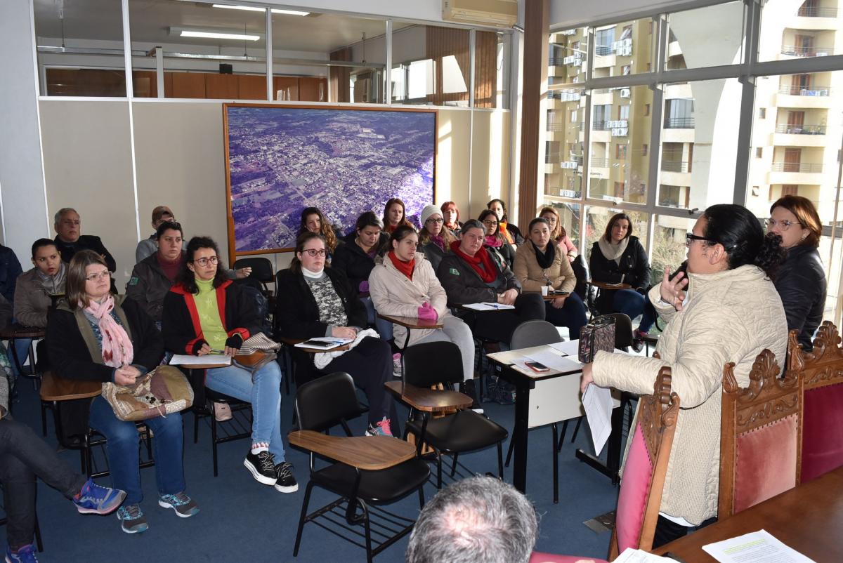 Agentes receberam orientações em reunião Agentes receberam orientações em reunião