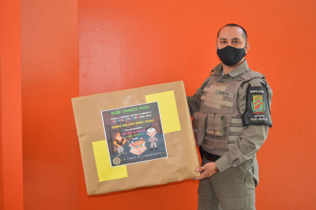 Soldado Josiel Neves distribuiu caixas nos pontos de coleta