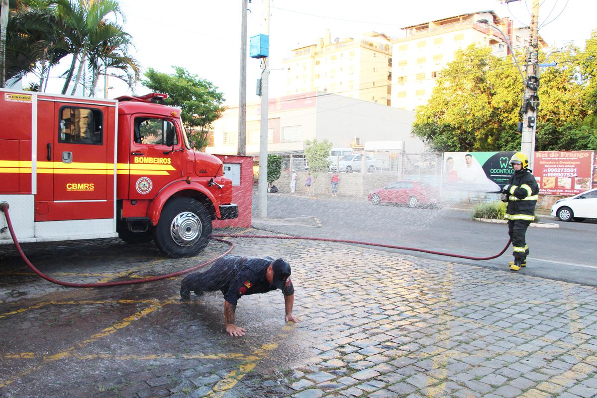 Despedida foi marcada pelo tradicional banho de mangueira