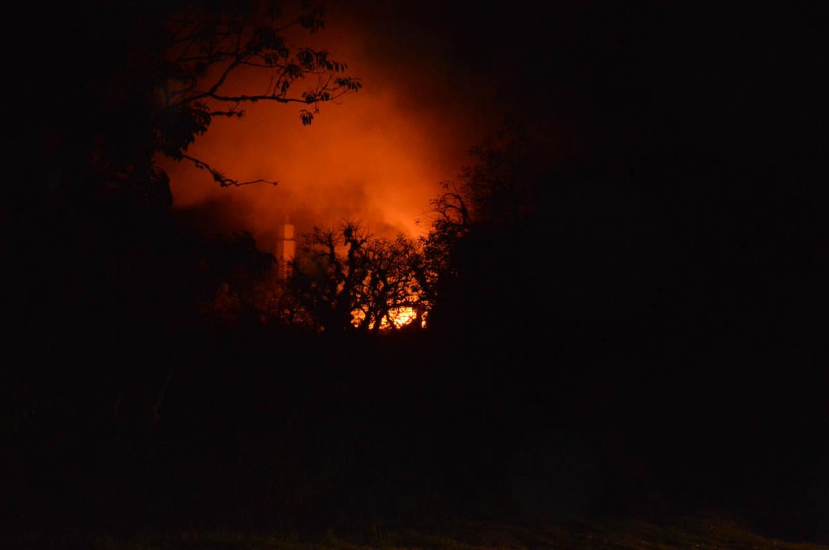 Incêndio foi percebido pela polícia, que passava pelo local Incêndio foi percebido pela polícia, que passava pelo local
