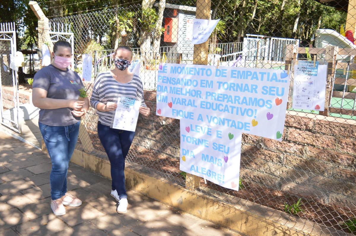 Deise e Daiana lançaram o Varal Educativo na manhã desta segunda