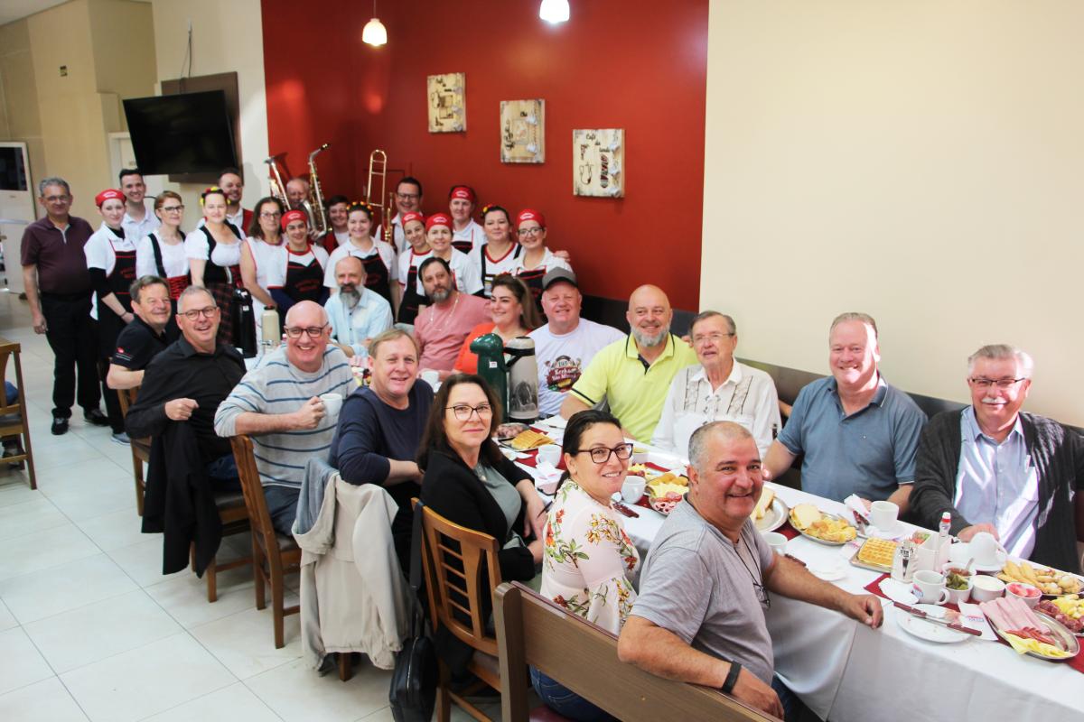 Há mais de 10 anos, grupo de amigos se reúne para celebrar o Kerb Há mais de 10 anos, grupo de amigos se reúne para celebrar o Kerb