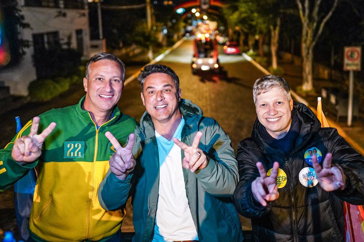 Sanderson, Zucco e Marcel estiveram juntos em Dois Irmãos na noite de 15 de setembro (Foto: Mateus Raugust)