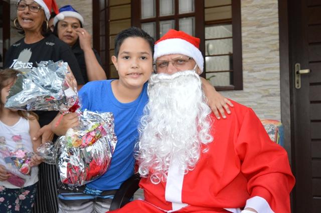Mais de 150 crianças participaram da festa de Natal