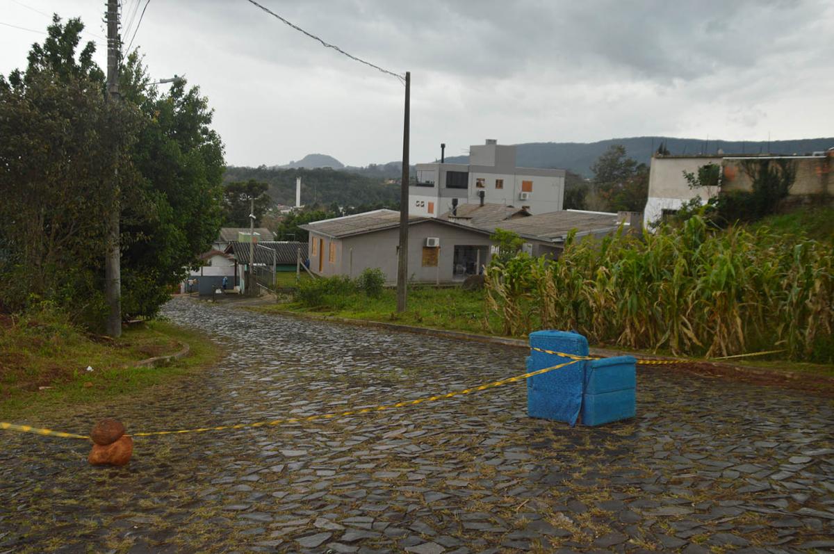 Bombeiros isolaram Caminho de Pedestre das Paineiras