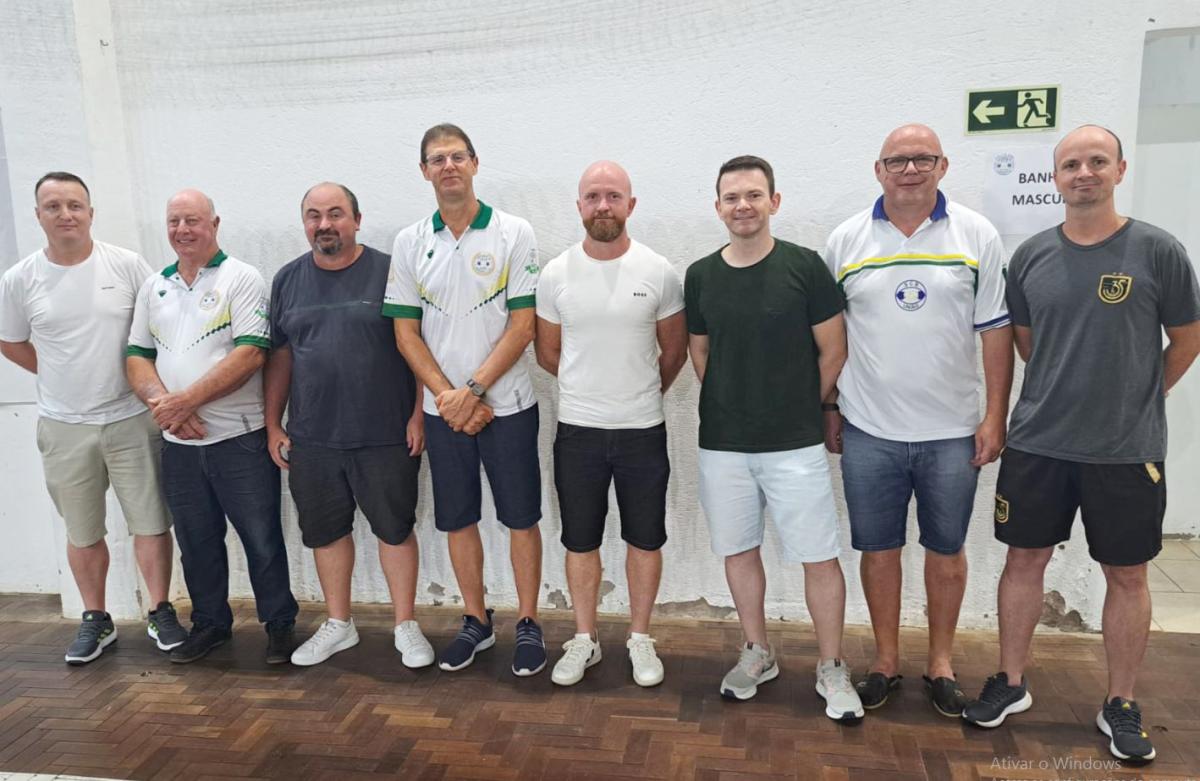 Ramon, Nilson, Oscar, Ademir, Joel (presidente), Joe, André e Joni fazem parte da diretoria
