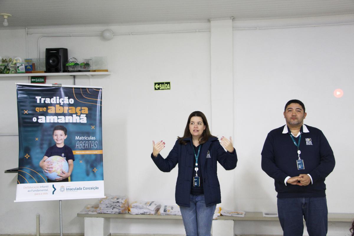 Marina Franck e Magnus Regis falaram sobre a campanha de marketing e deram orientações ao grupo Marina Franck e Magnus Regis falaram sobre a campanha de marketing e deram orientações ao grupo