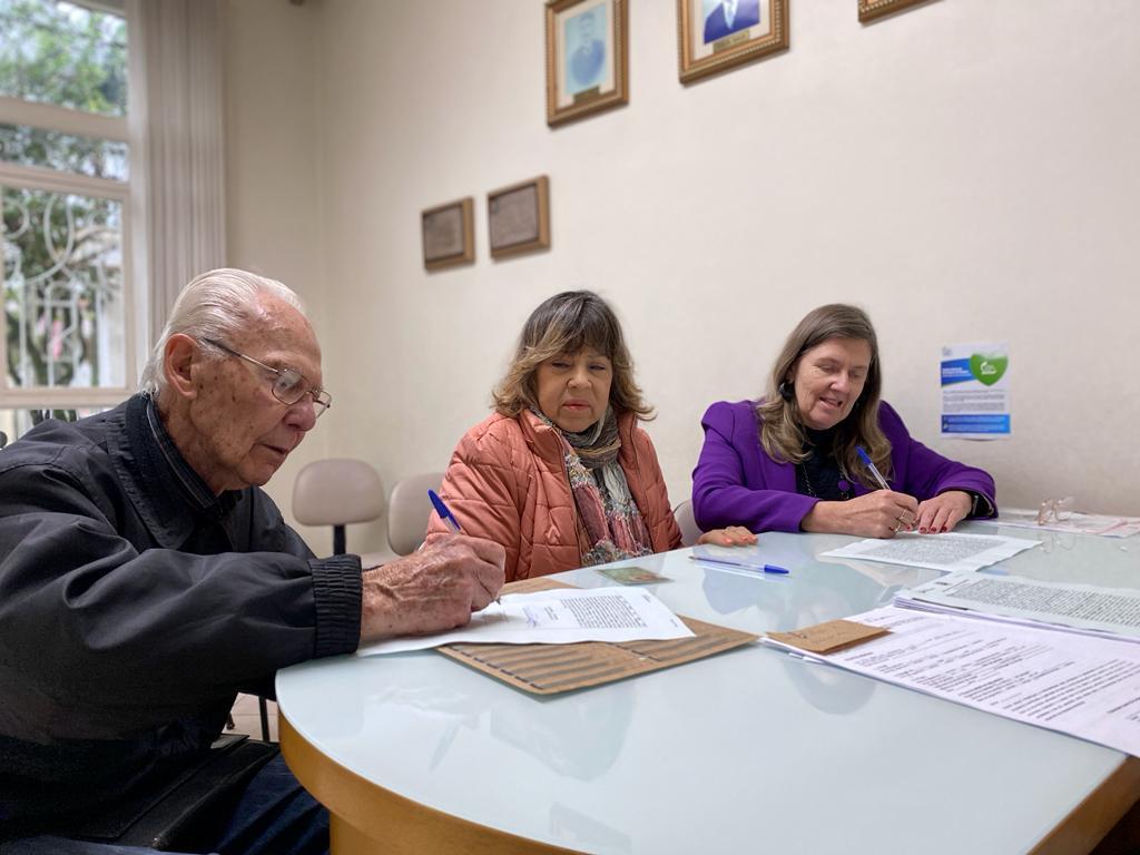 Rehfeld, Sueli e a prefeita Carla (Foto: Divulgação / PMMR)