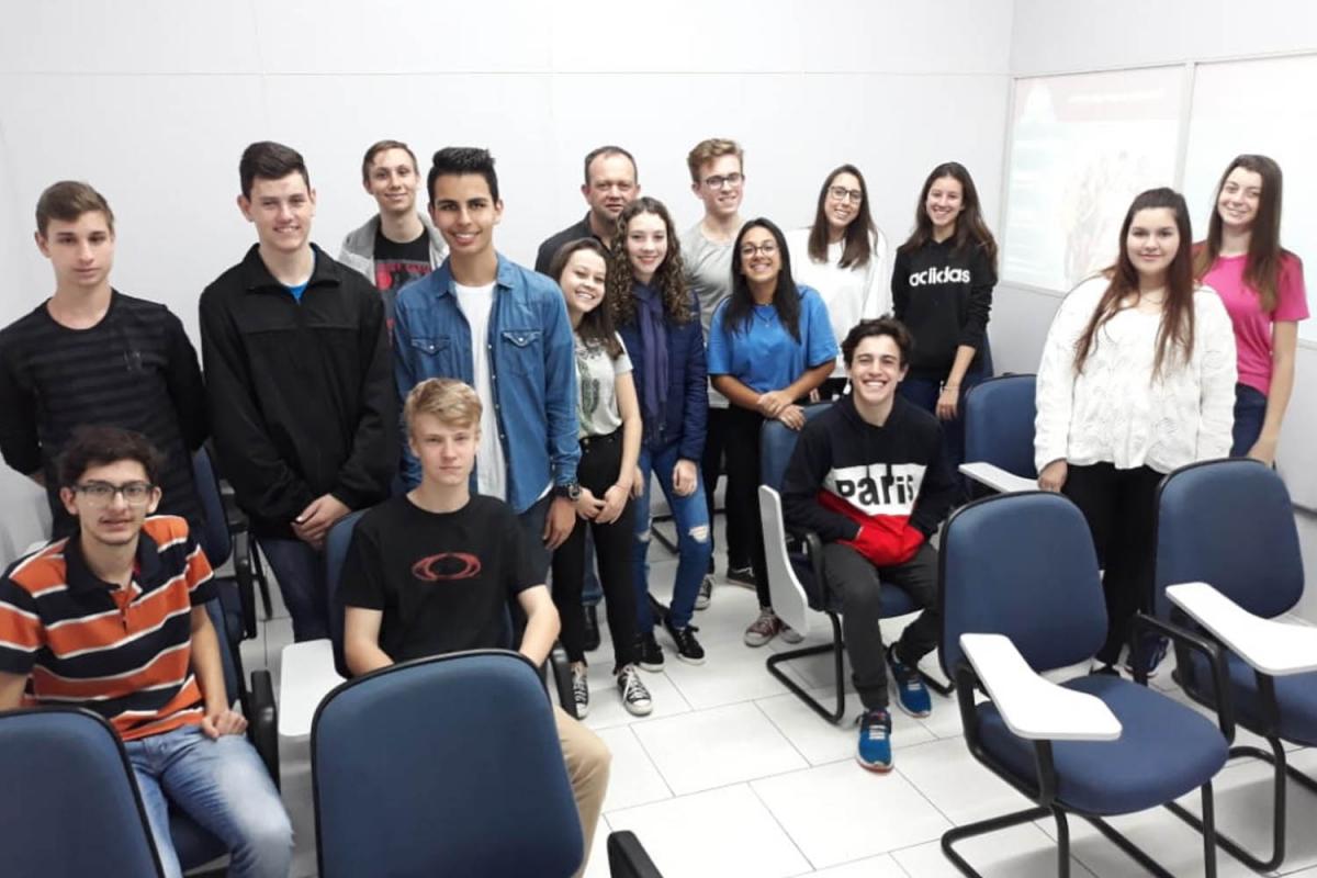 Trabalho deve ser concluído até o final da semana Trabalho deve ser concluído até o final da semana