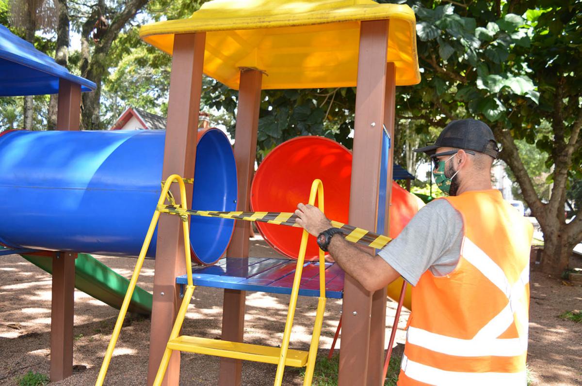 Brinquedos da Praça do Imigrante foram isolados Brinquedos da Praça do Imigrante foram isolados