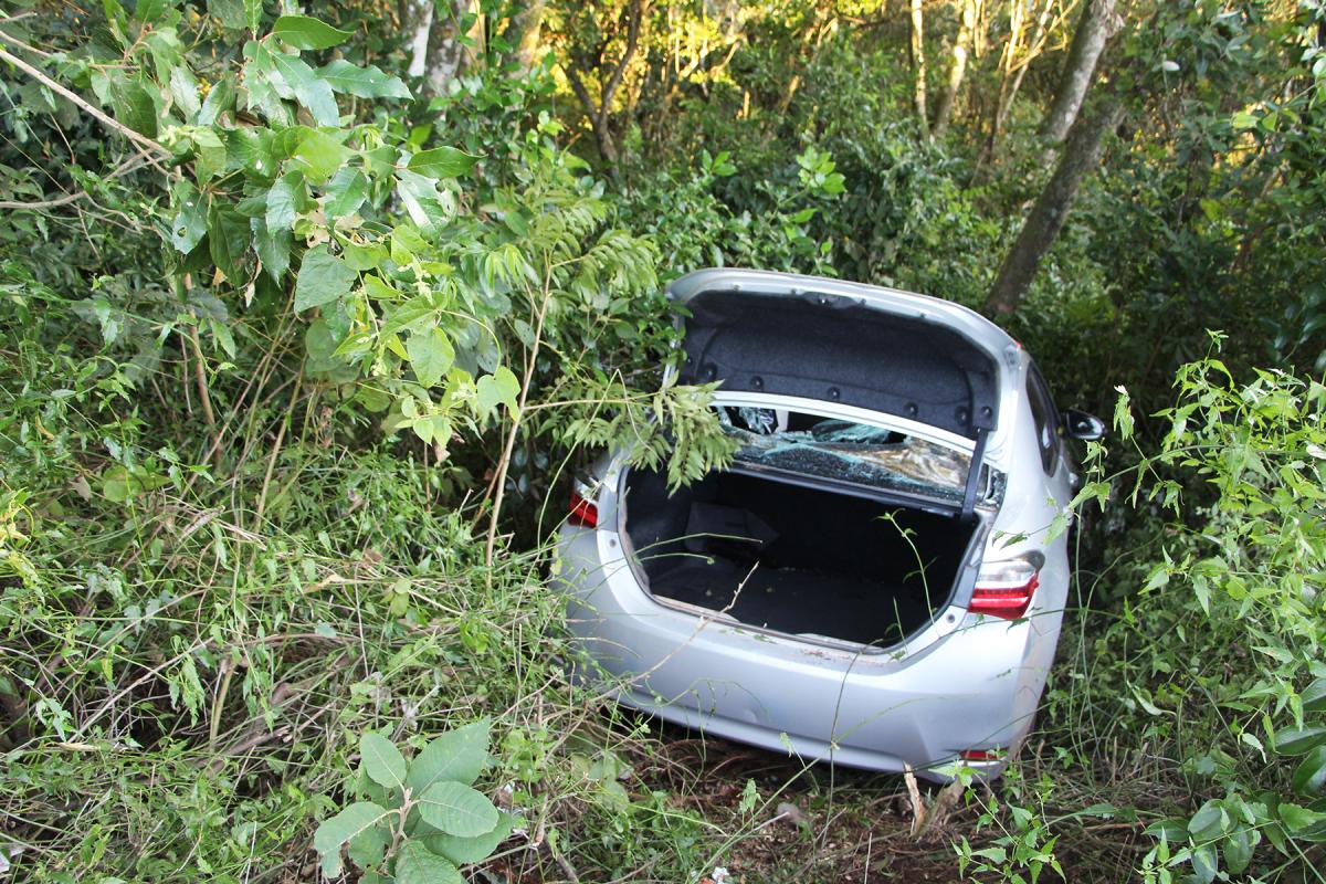 Veículo foi abandonado na fuga Veículo foi abandonado na fuga