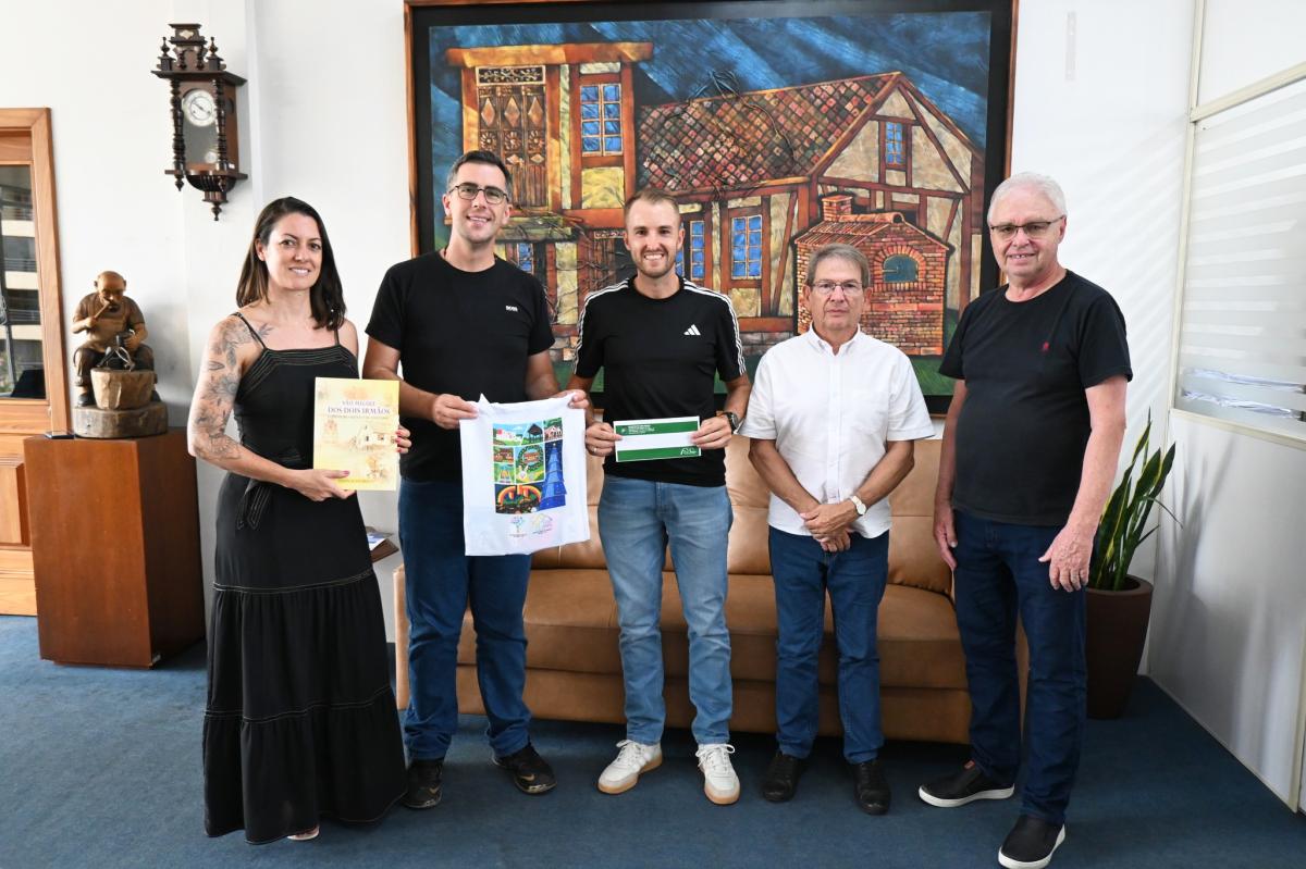 Karen, Leonardo, Alander, Juarez e João Luiz (Foto: Divulgação / PMDI)