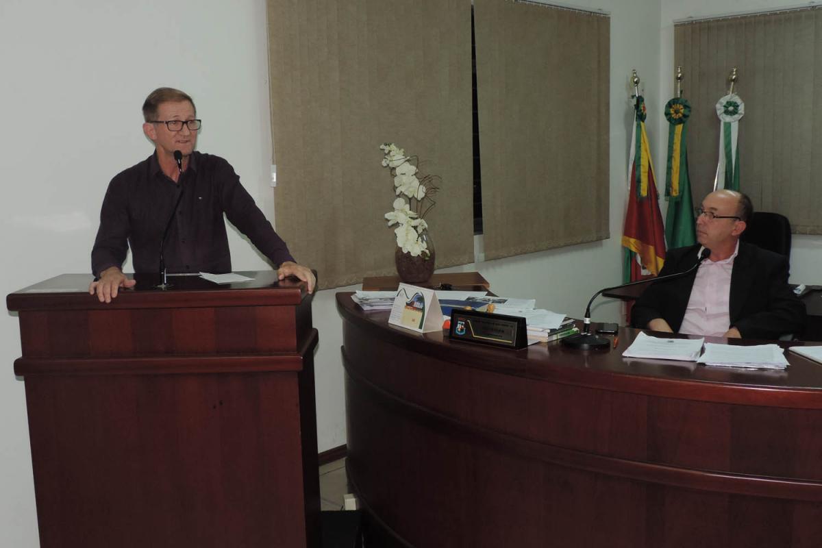 Elony (presidente) e Filipin (relator) não se entenderam sobre a CPI Elony (presidente) e Filipin (relator) não se entenderam sobre a CPI