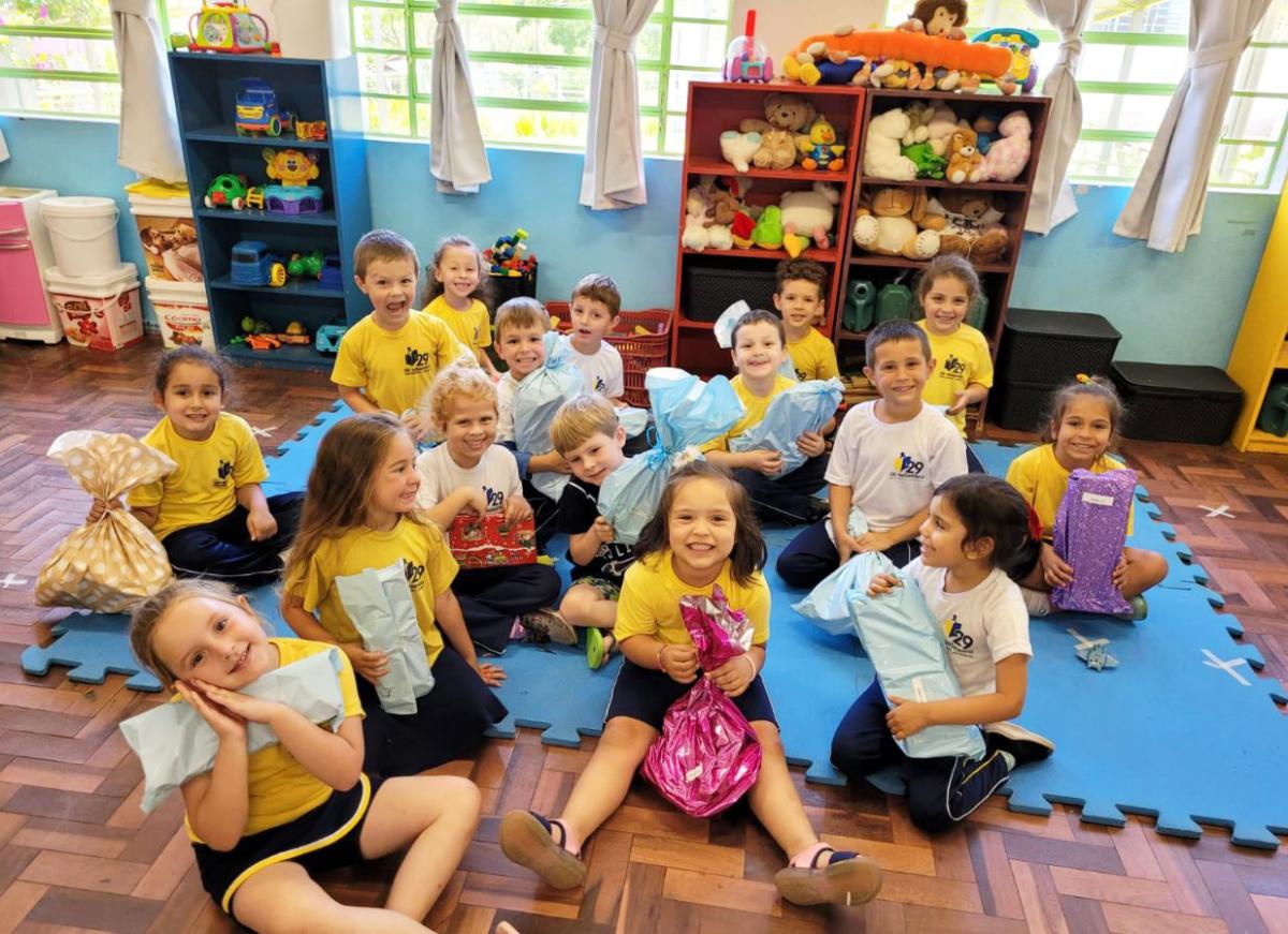 Alunos da 29 de Setembro receberam presentes nesta quarta-feira