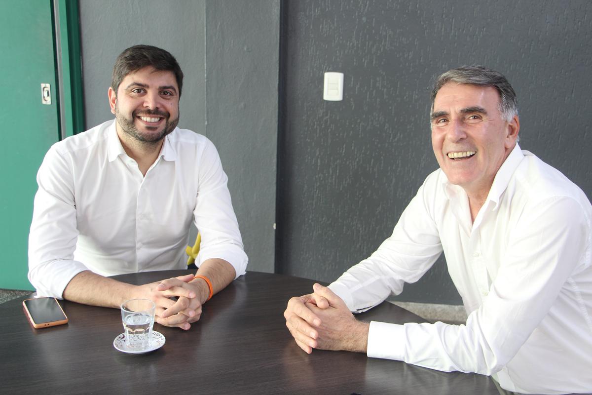 Parlamentar com o editor do JDI, Alan Caldas