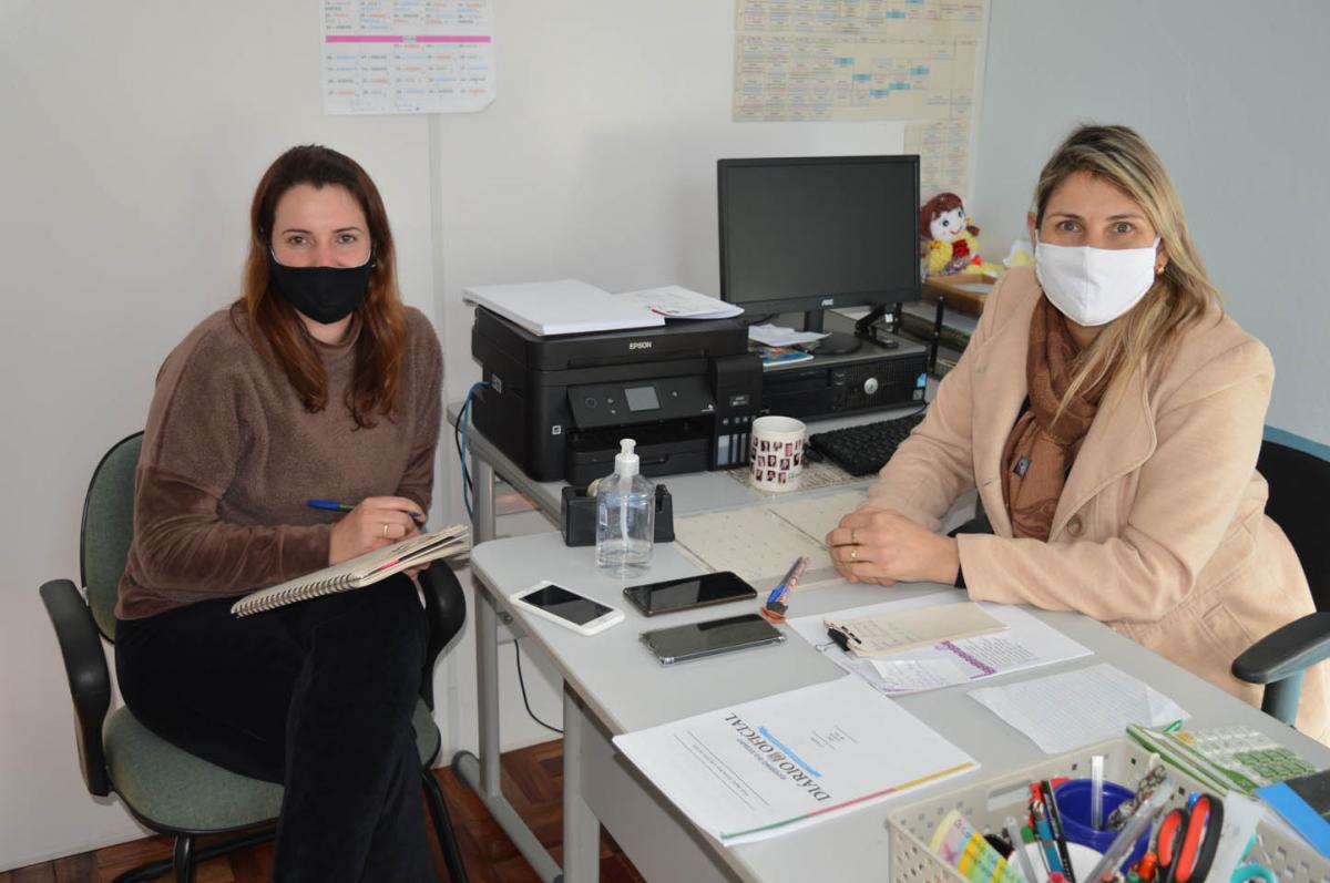 Vice-diretora Sandra e diretora Eleandra Vice-diretora Sandra e diretora Eleandra