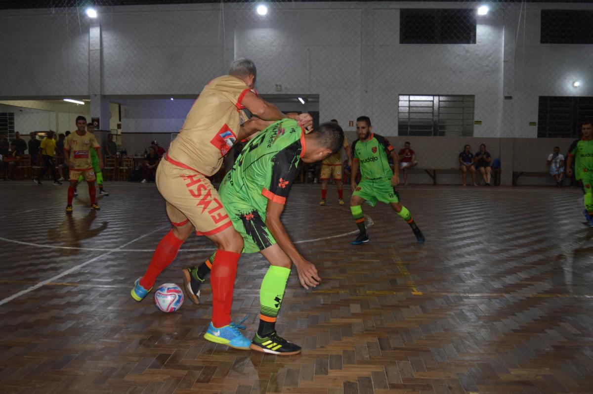 Destemidos e Xis Dubom empataram em 5 a 5 Destemidos e Xis Dubom empataram em 5 a 5