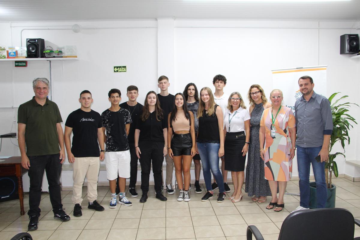Formatura ocorreu no auditório do colégio Formatura ocorreu no auditório do colégio
