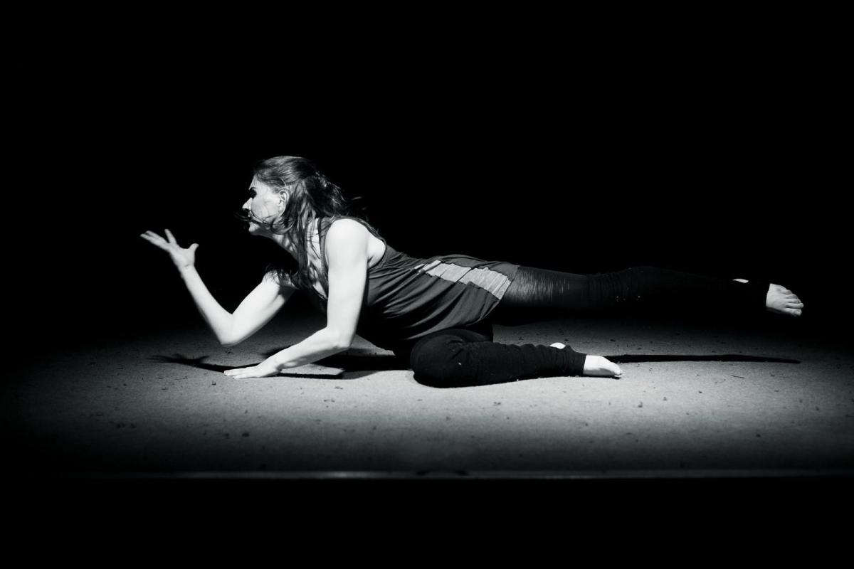 “A dança é um convite para sentir-se vivo”, diz a professora Jenifer (Foto: Vanessa Fanfa)