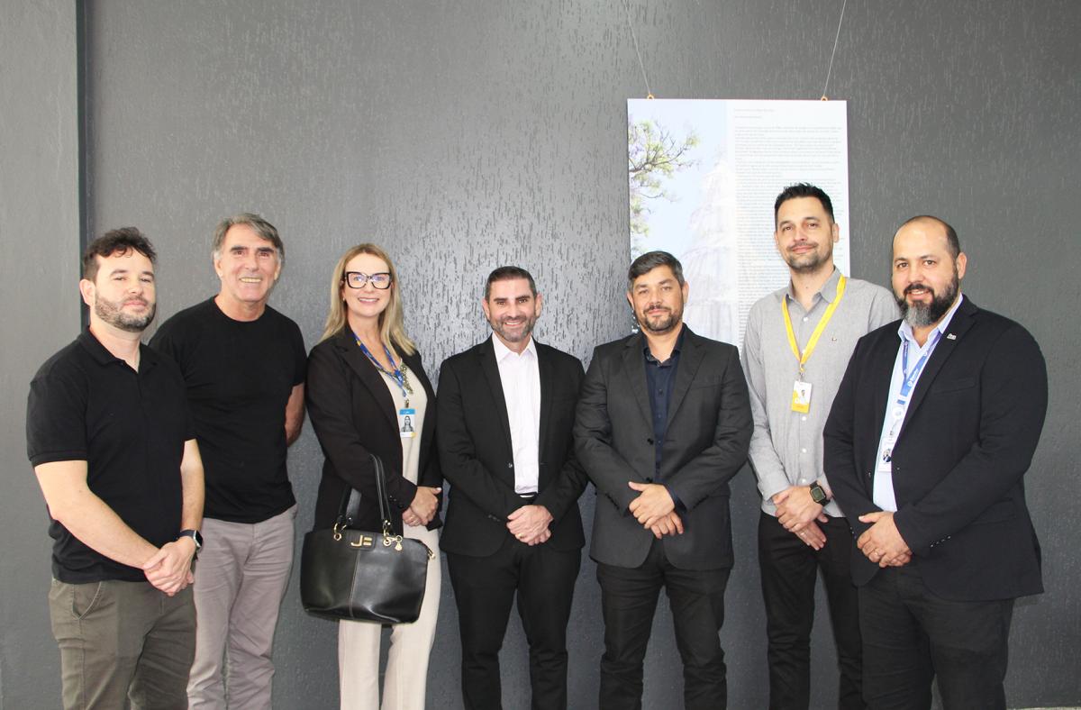 Leandro, Alan, Márcia, José Carlos, Maurício, Anderson e Leonardo Leandro, Alan, Márcia, José Carlos, Maurício, Anderson e Leonardo