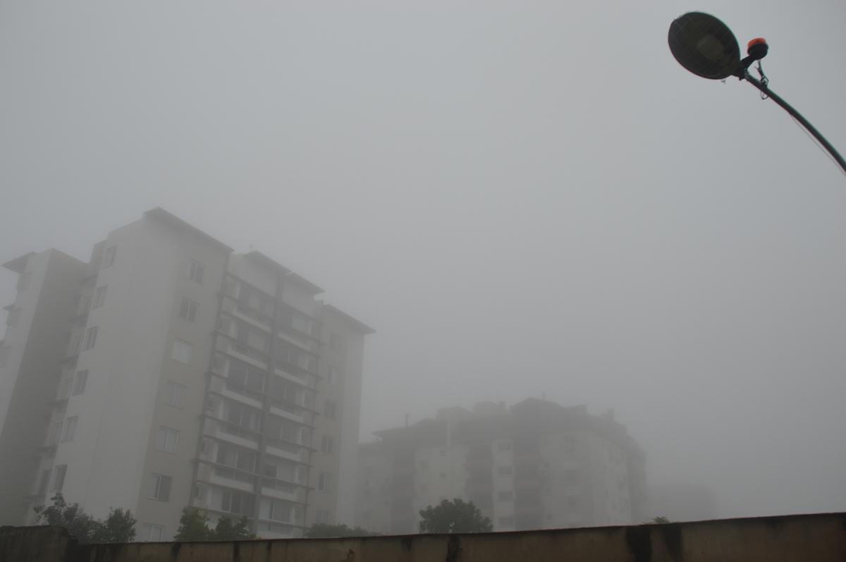 Manhã de sexta-feira foi de intensa neblina em Dois Irmãos e região Manhã de sexta-feira foi de intensa neblina em Dois Irmãos e região
