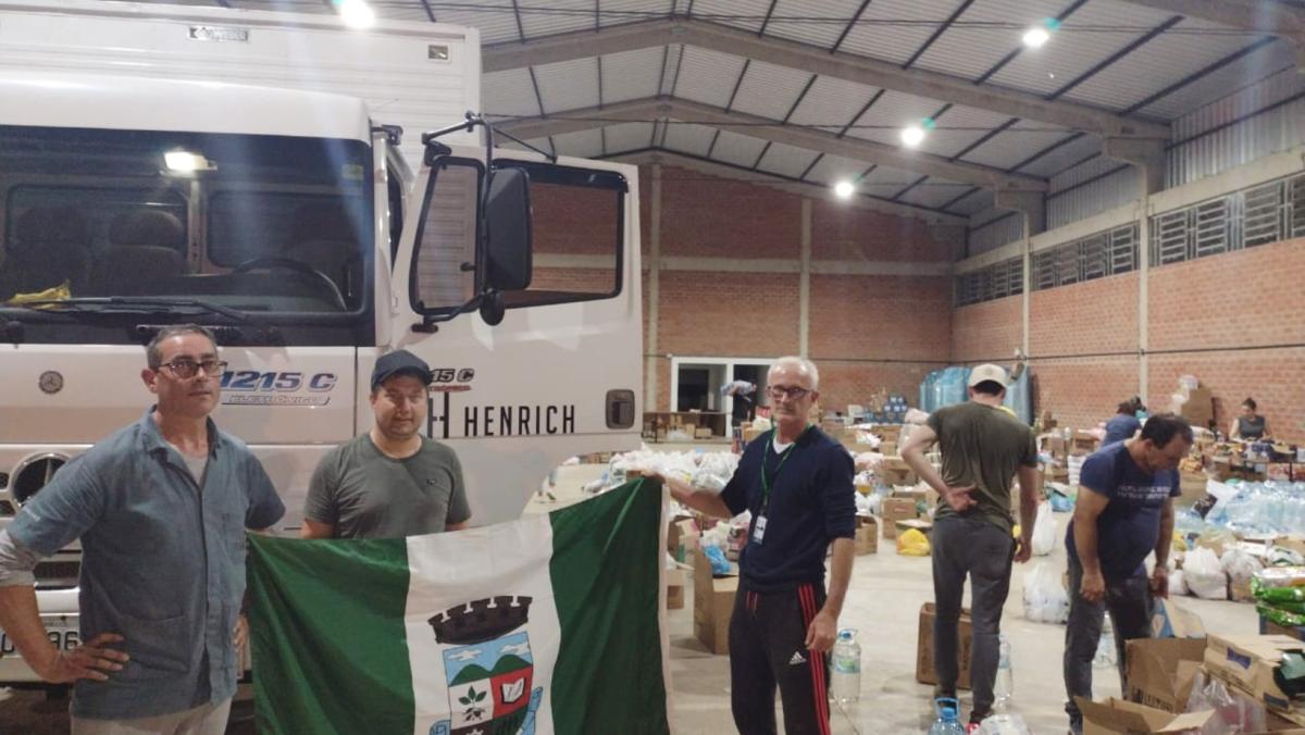 Primeiro caminhão com doações se deslocou no feriado de quinta (Fotos: Divulgação)