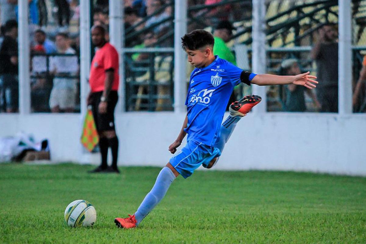 Valenthin joga pelo Novo Hamburgo e também é destaque no futsal do 7 Valenthin joga pelo Novo Hamburgo e também é destaque no futsal do 7