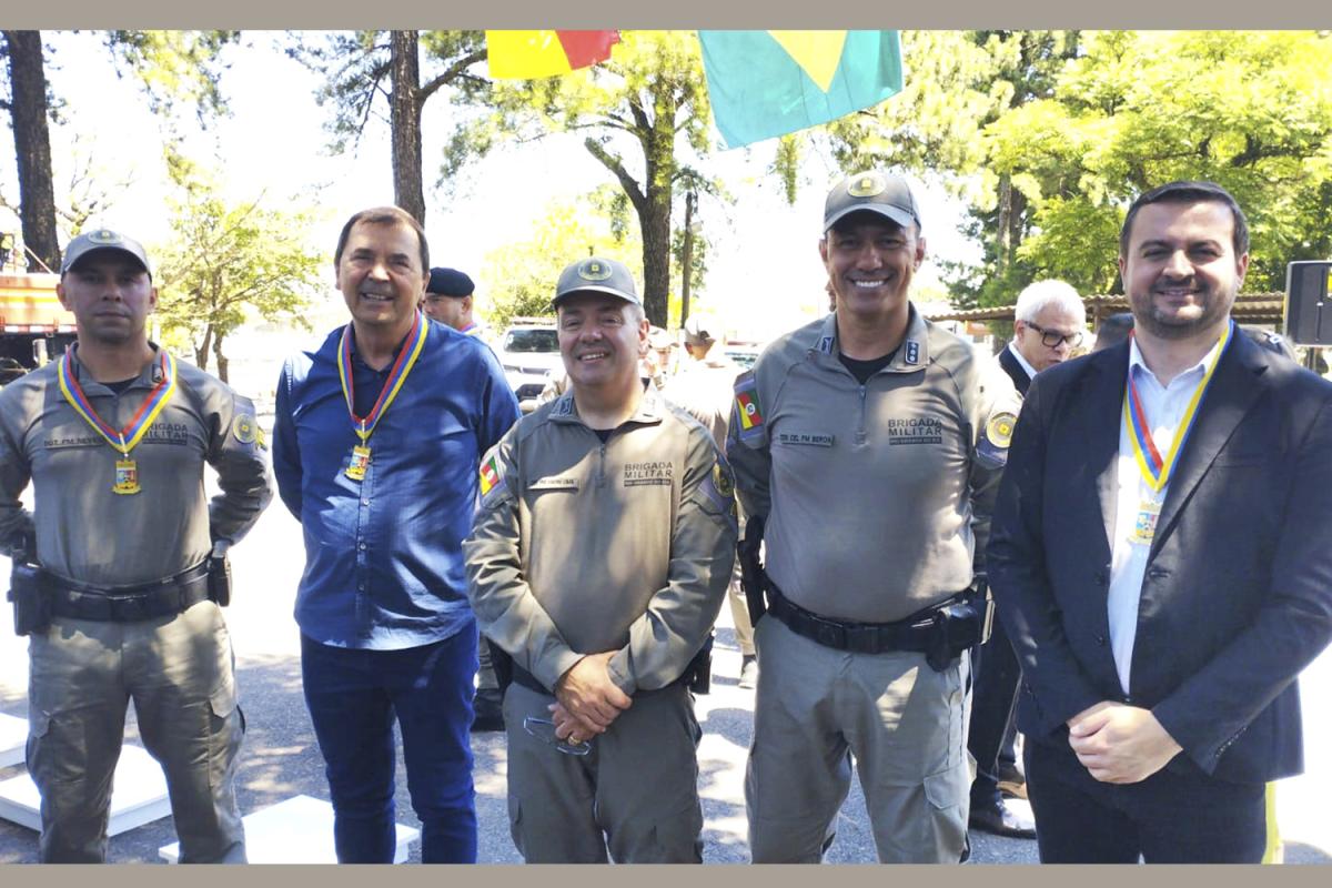 Sargento Neves, Maurício, tenente-coronel André, tenente-coronel Beron e prefeito Jerri (Fotos: Divulgação)
