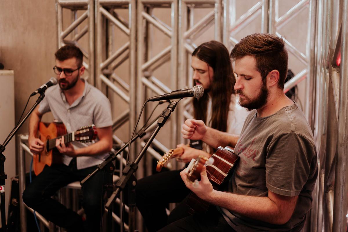Transmissão tem participação da banda Remo (Foto: Divulgação)