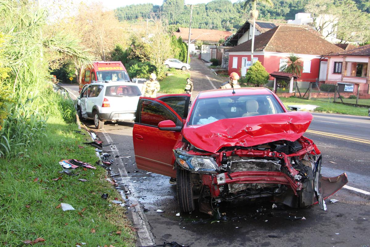 Acidente ocorreu por volta das 8h, na entrada de Morro Reuter Acidente ocorreu por volta das 8h, na entrada de Morro Reuter