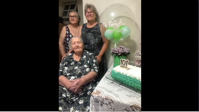 Dona Erna comemorou a data ao lado da família Dona Erna comemorou a data ao lado da família