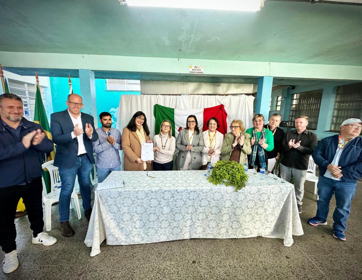 Assinatura ocorreu nesta quarta-feira (Foto: Divulgação)