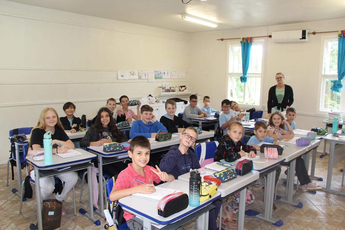 Escola ainda conta com turmas multisseriadas Escola ainda conta com turmas multisseriadas