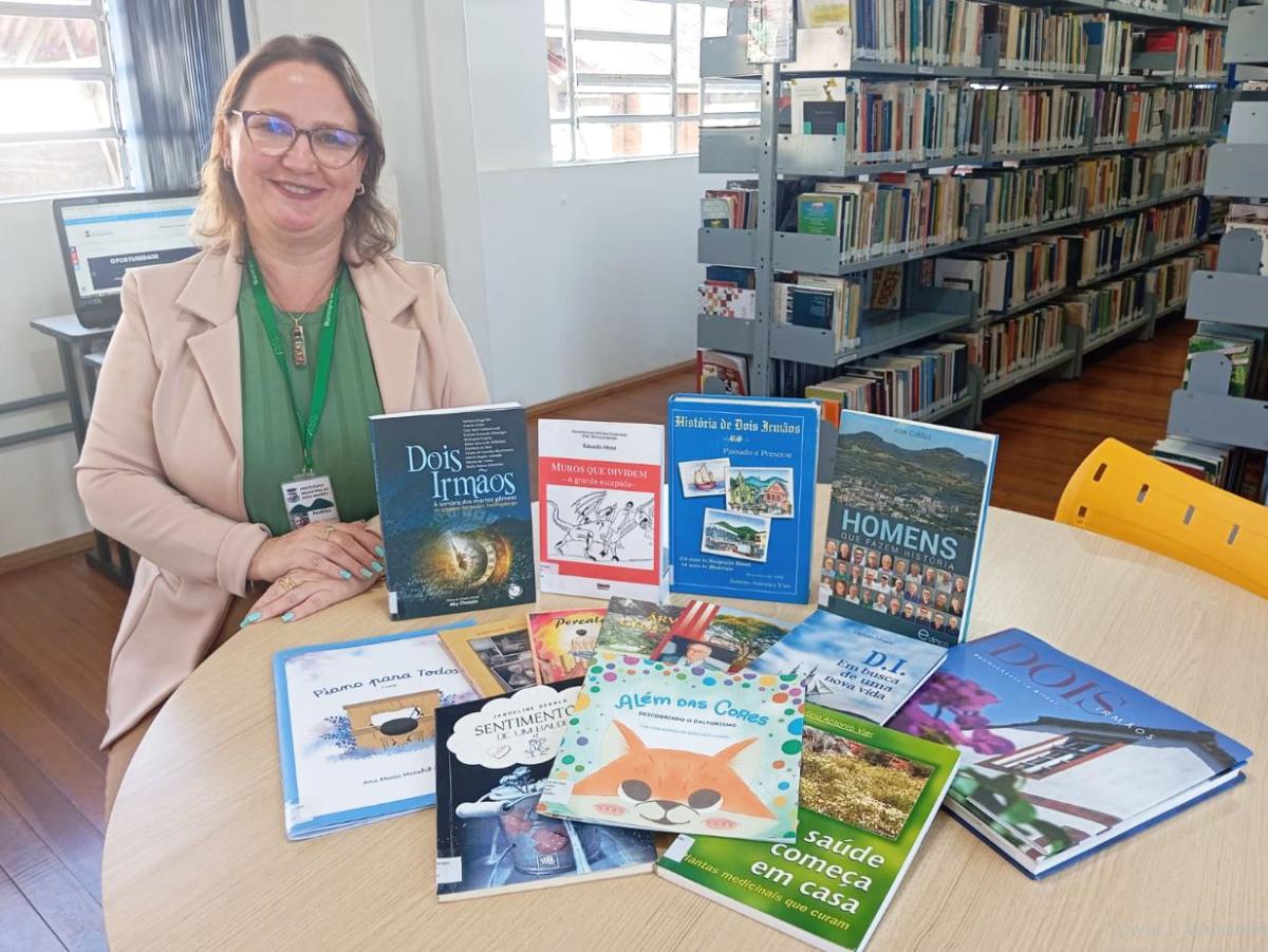 Andréa Calini é chefe da Biblioteca Pública