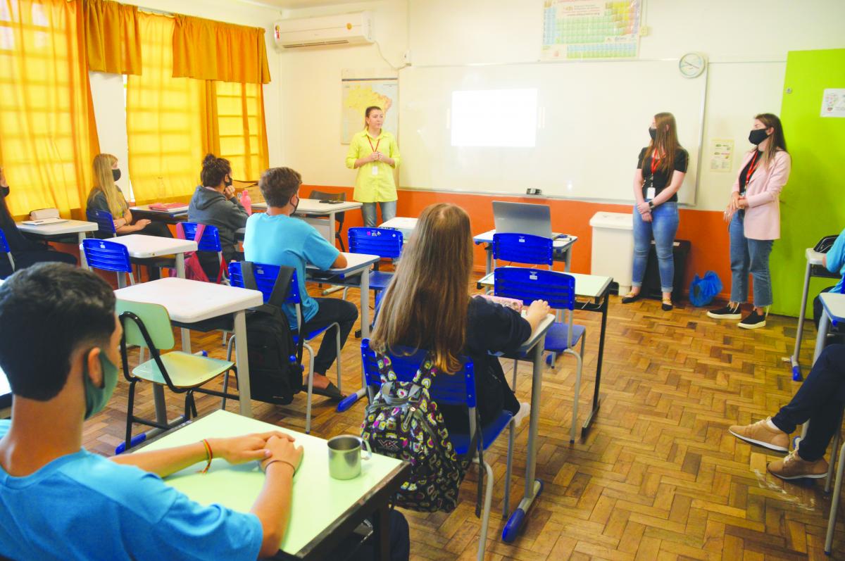 Profissionais do Grupo Herval falaram sobre o Jovem Aprendiz e também compartilharam experiências profissionais 