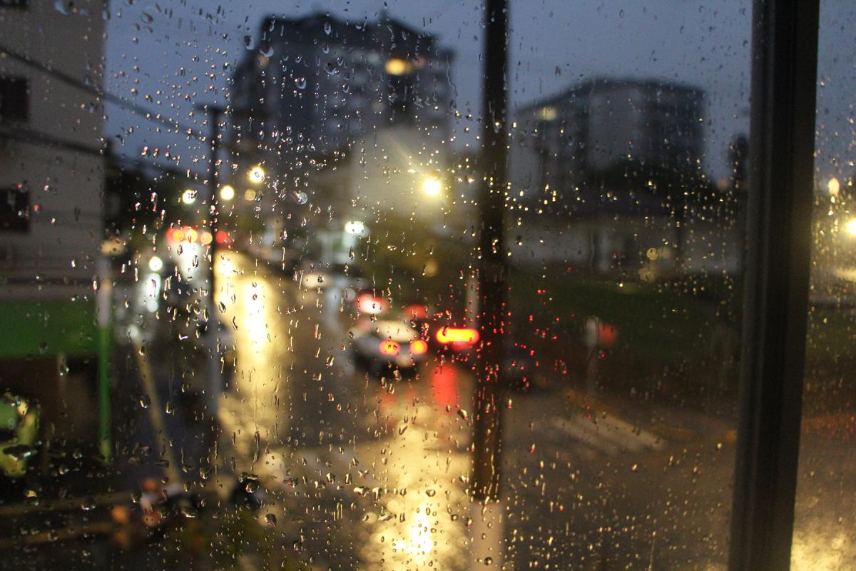 Chuva começa a perder força no fim do dia