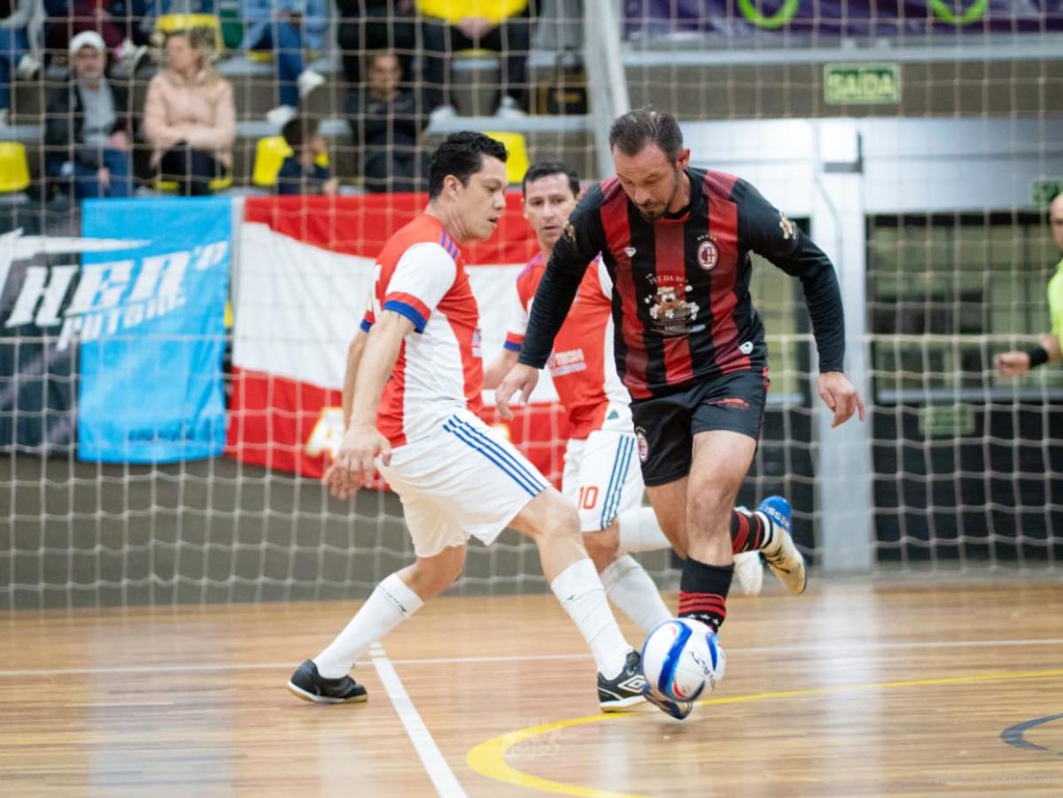 Jogos serão no Ginásio Municipal (Fotos: @claudiopehlke_ / @cawruckfoto)